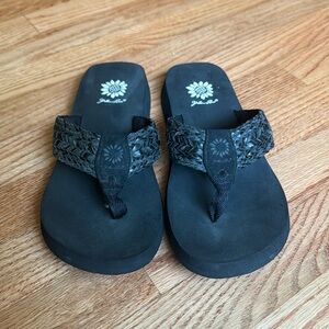 Yellow Box Sandals Women Black 7.5